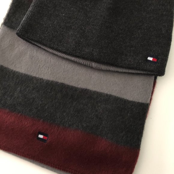 TOMMY HILFIGER Hat & Scarf Gift Set NWT - Picture 1 of 5